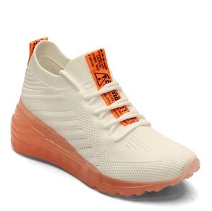 Women's Steve Madden, “Caution” Cello Sneaker size 9